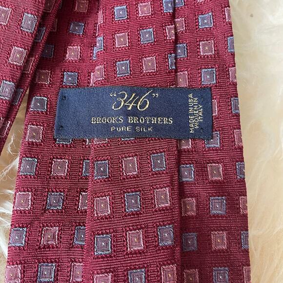 Brooks Brothers 346 Silk Tie | Burgundy Red Geometric Pattern, Made in Italy - Picture 4 of 5